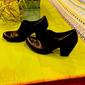 Size 7 BOC black heeled shoes